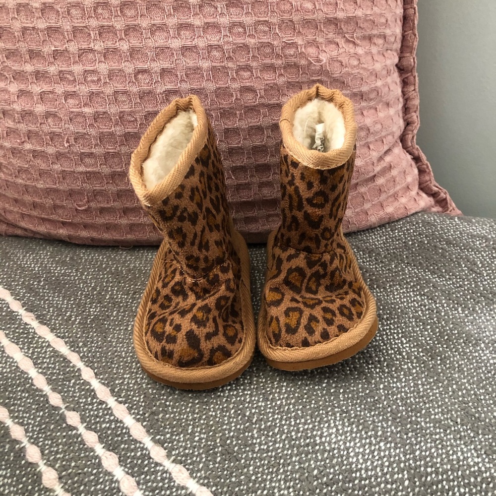 Toddler Cheetah Fleece Lined Boots Size 4
